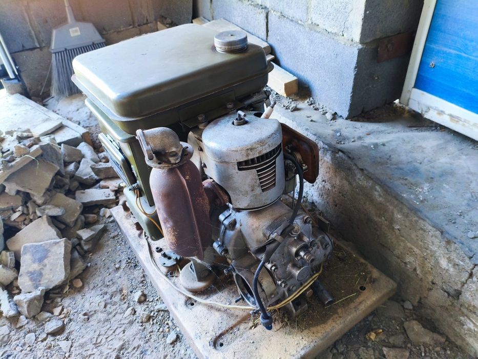 Продам бензиновый генератор