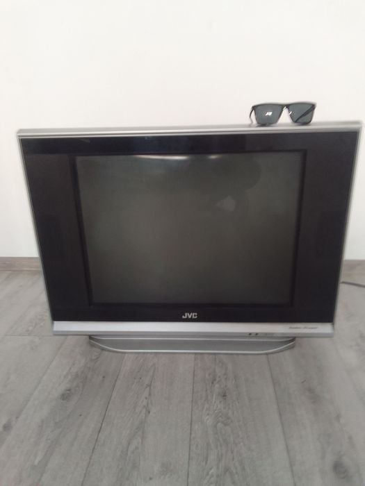 Продаю телевизор в отличном состоянии всё работает