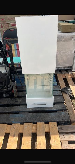 4 bucati dulapuri / stare buna / cu leduri functionabile