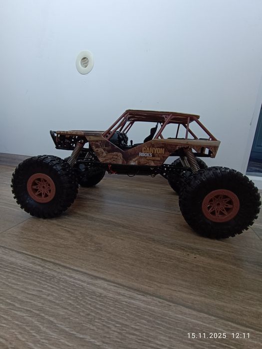 Продам радиоуправляемую машинку