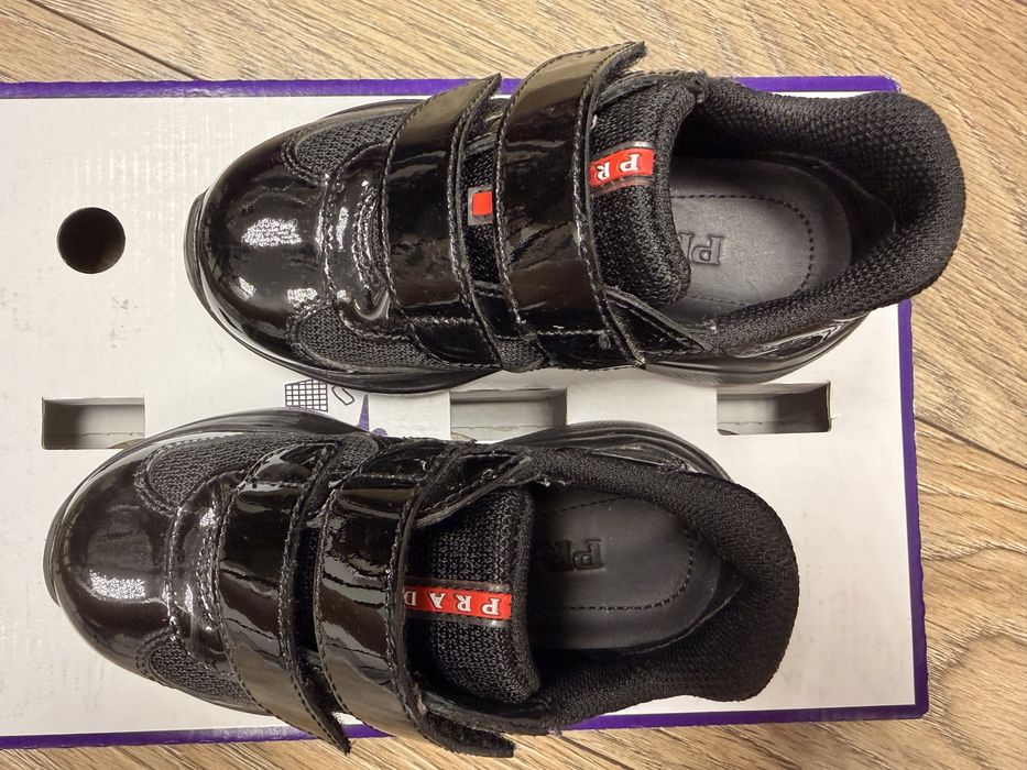 Детски лачени обувки Prada