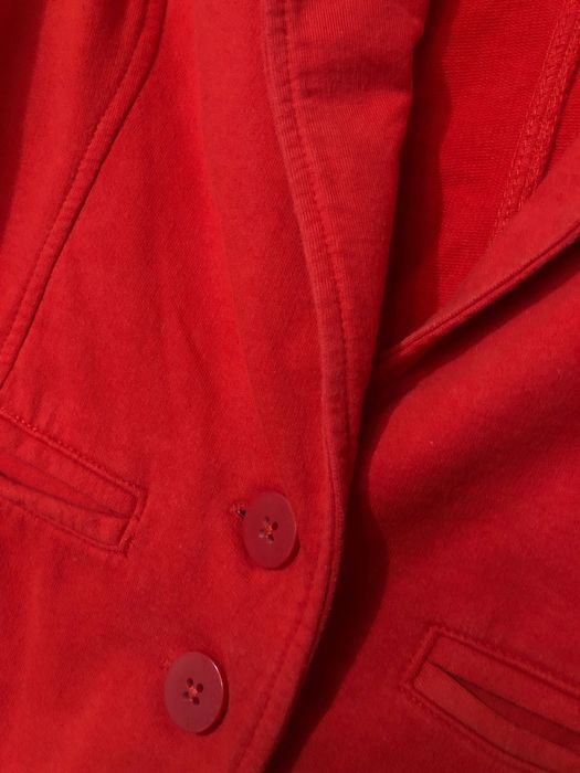 Червено официално сако