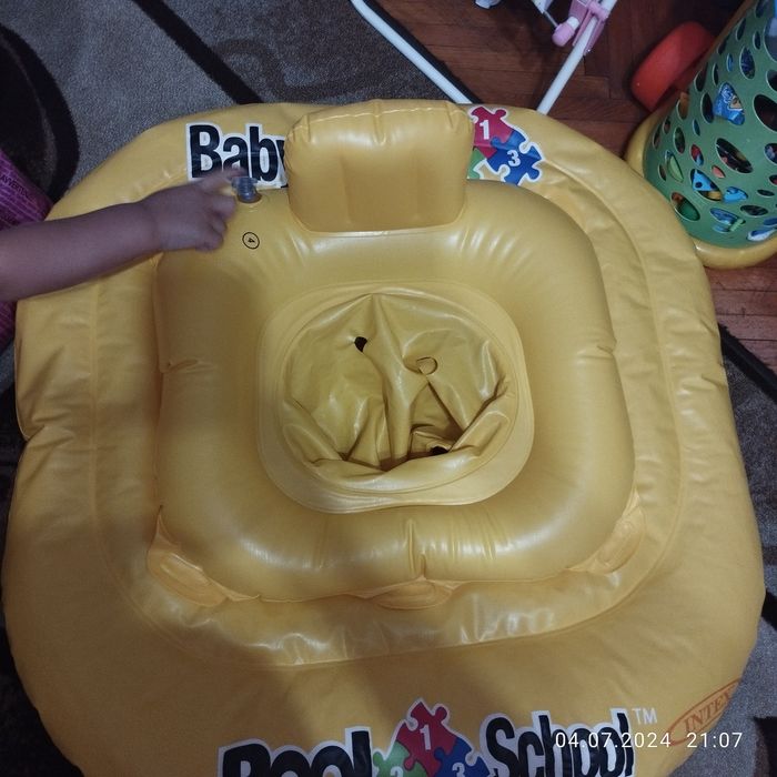 Продавам бебешки пояс