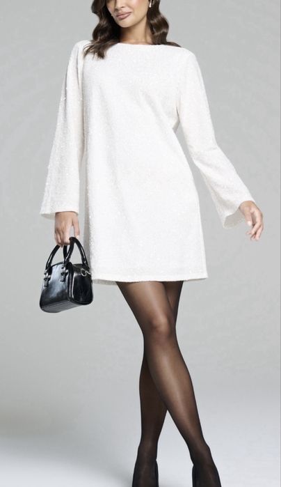 Рокля с панделка и пайети