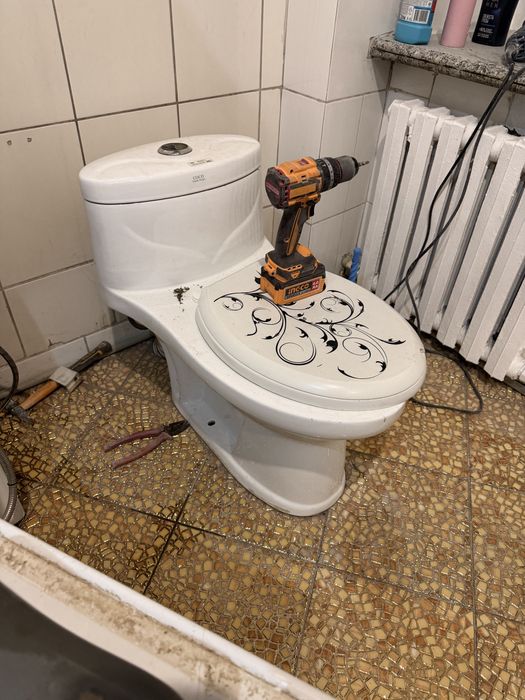 Продам унитаз в нормальном состоянии