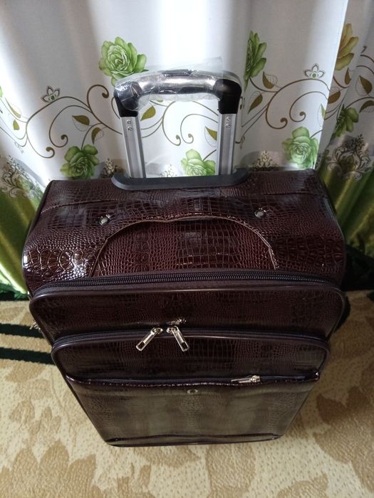 Чемодан дорожный