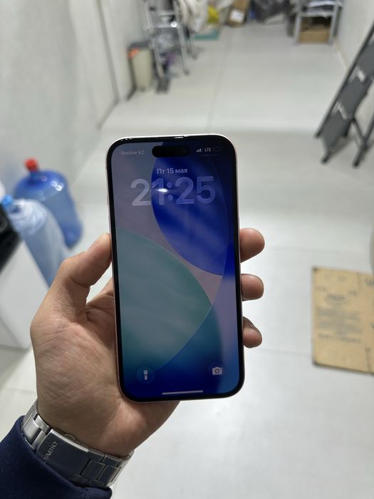 Продам Iphone 15 256г