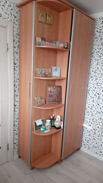 Продам шкаф с полкой
