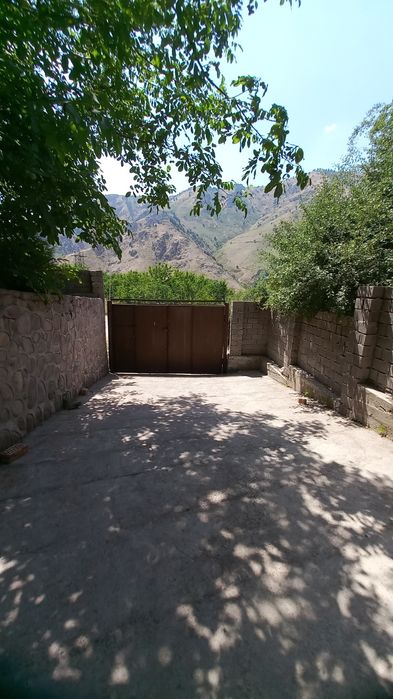 Продается своя дача в горном районе Янгиобада