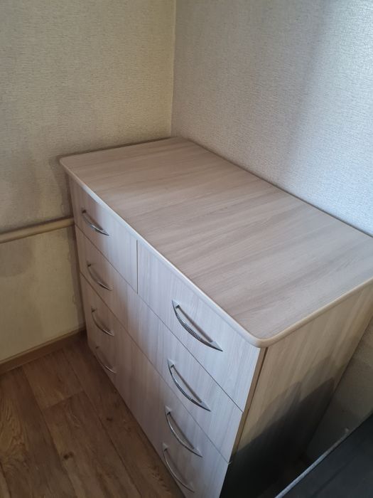 Продам комод. Цена 10 тысяч.