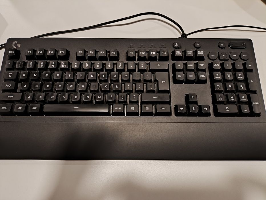 Logitech клавиатура + мишка