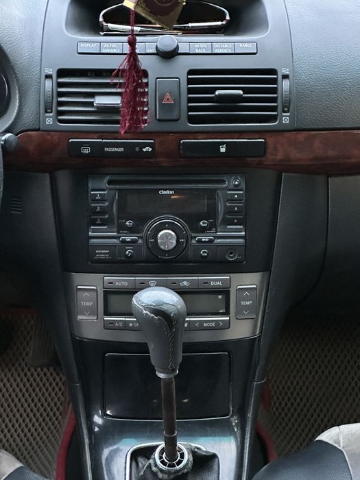 Toyota avensis 2004 года
