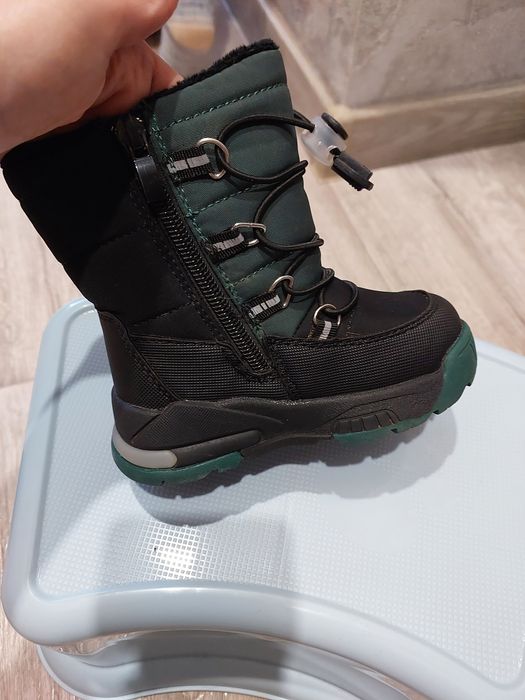 Продам зимние детские сапоги