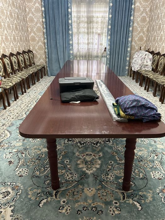 Стол со стульями