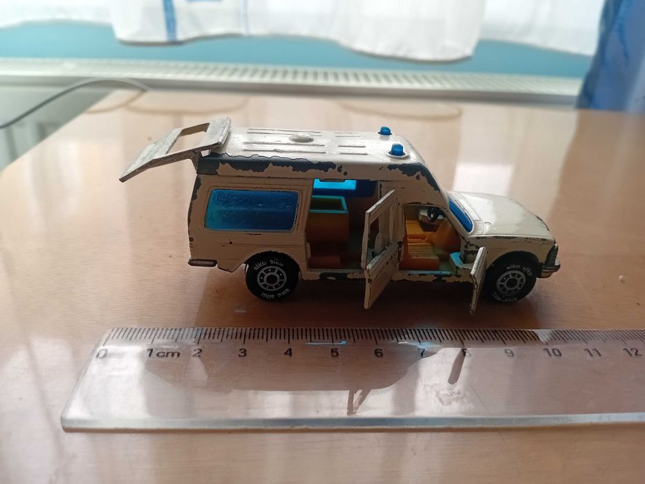Masinuta metal SIKU Mercedes W123 salvare Germania