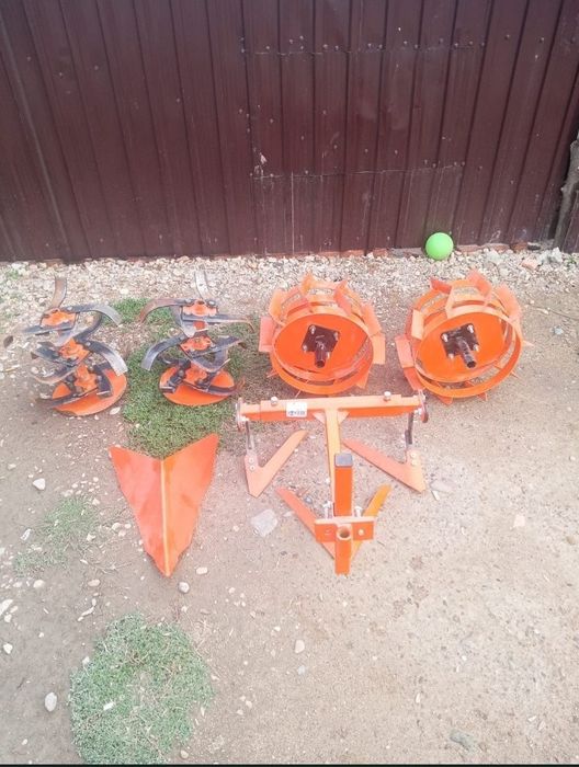 Vând accesorii pentru motocultor