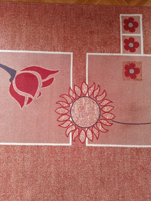 Мокетен килим с цветя