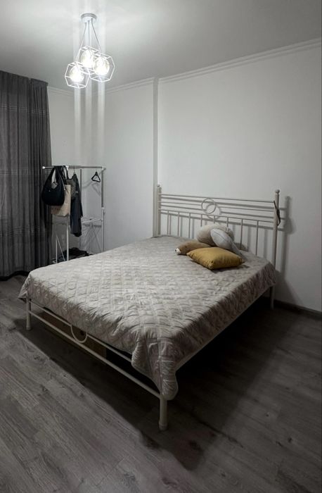 Кровать с матрасом