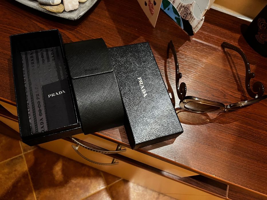 Слънчеви очила Prada