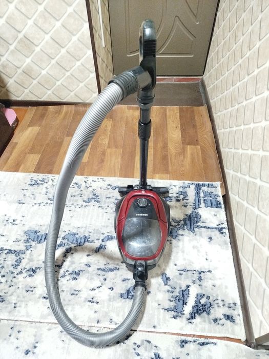Продаются 2 пылесоса Самсунг и Бошш