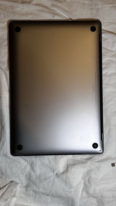 MacBook Pro 15” 2018 / i7 / 16GB / 256GB SSD