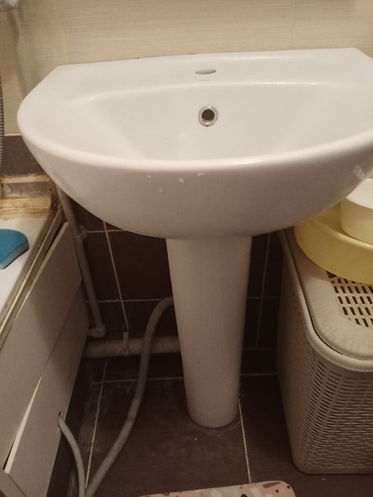 Продается раковина с подставкой