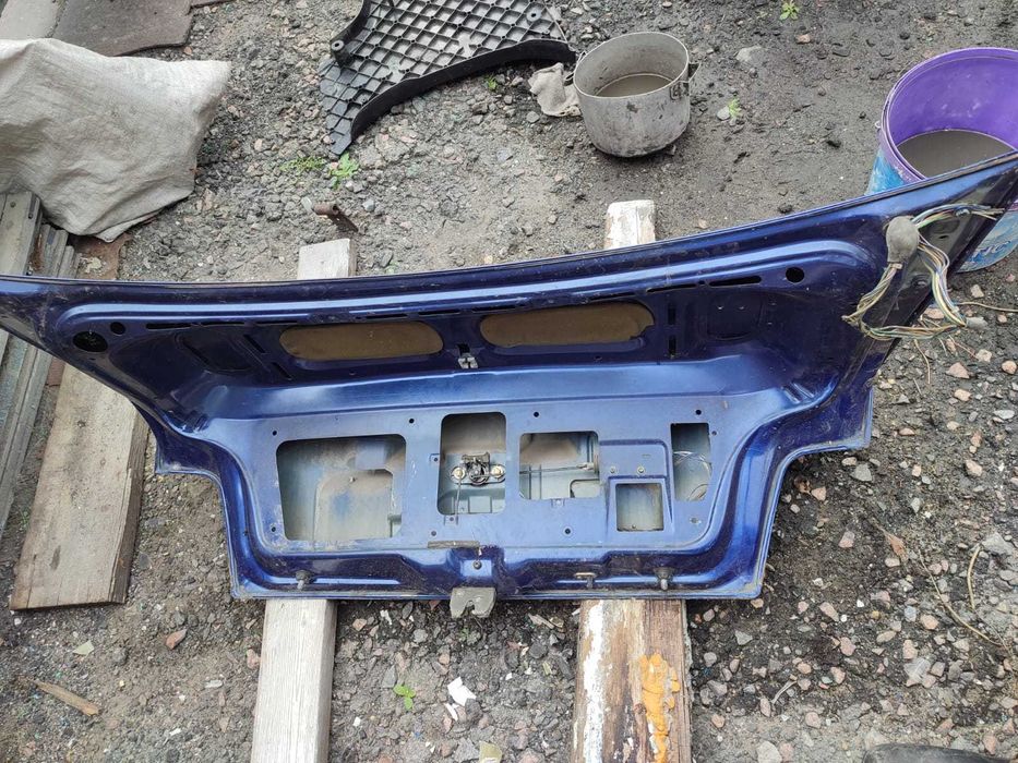 продам крышку багажника  бмв е 36