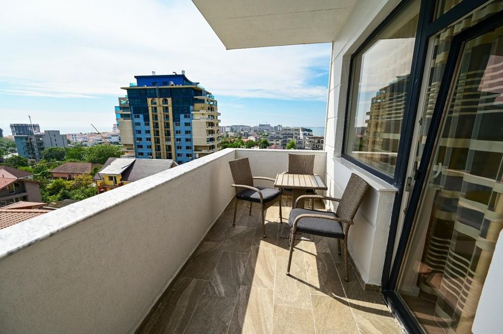 Apartament de 3 camere de închiriat