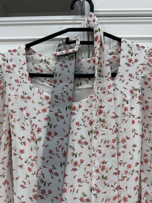 Белое  платье с цветами 42 размер