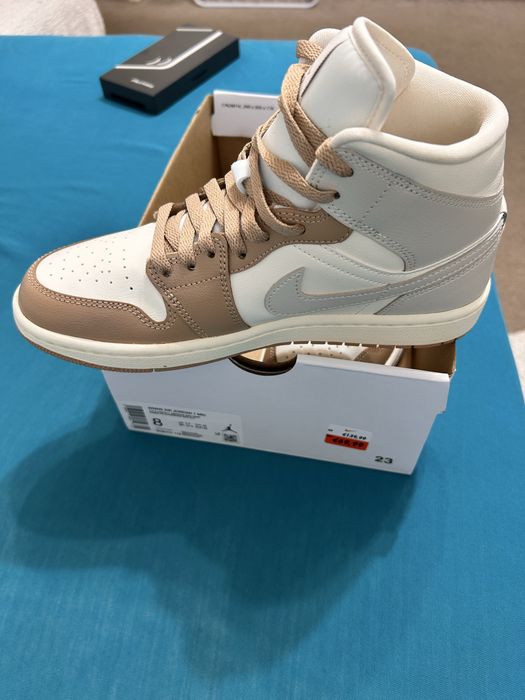 Nike Air Jordan 1 Mid marimea 40