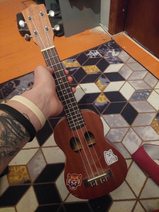 Продам   укулеле