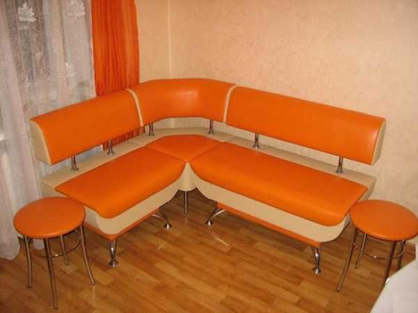 Кухонный мягкий уголок