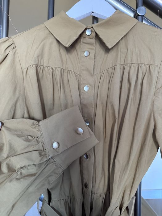 Motivi, Къса рокля с бухнал ръкав