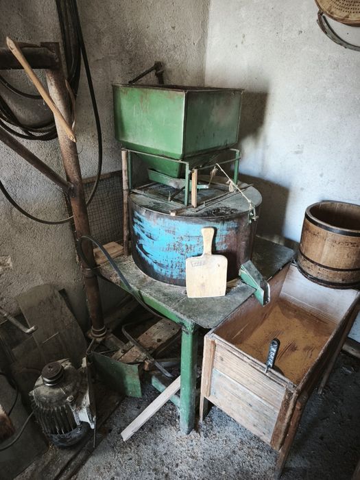 Moară cu piatră în perfectă stare