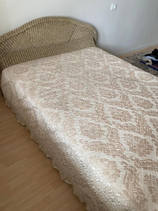 Двуспальная кровать