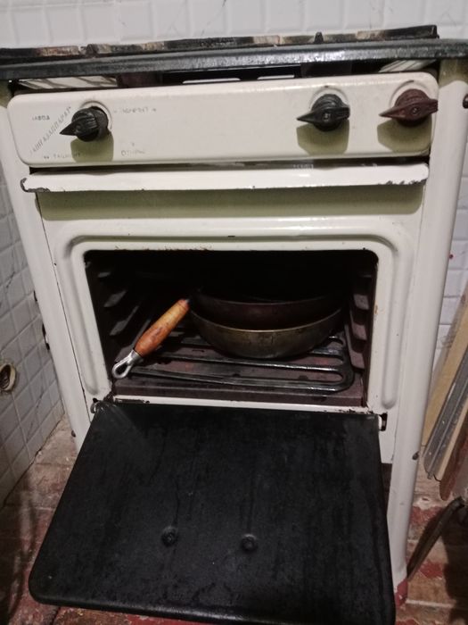 Продаю газ плиту