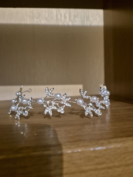 Немедленно продаётся блестящая диадемма!!!