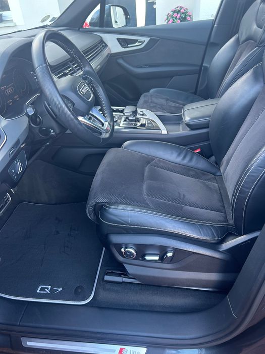 Vând Audi Q7 2017