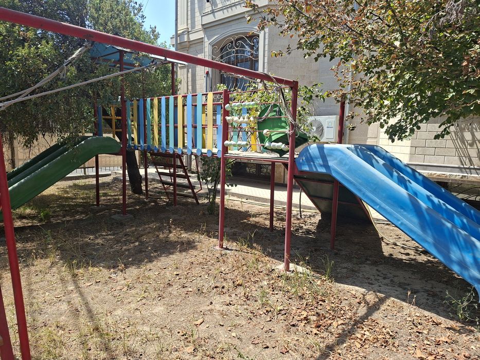 Продаю срочно игровую площадку.