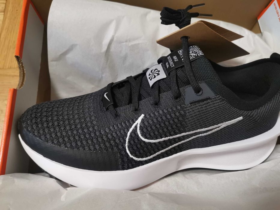 Nike Interact Run маратонки номер 45