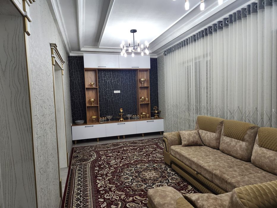 Катта уй сотилади.