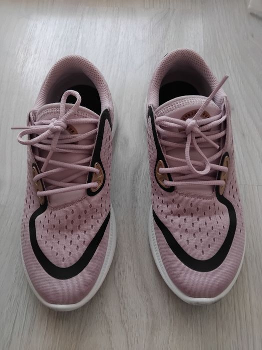 Adidasi nike 37,5