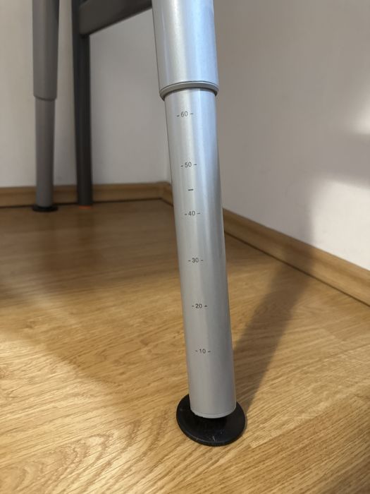 Birou de culoare alba ikea