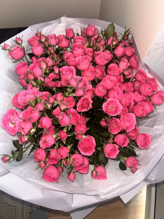 Свежие кустовые розы