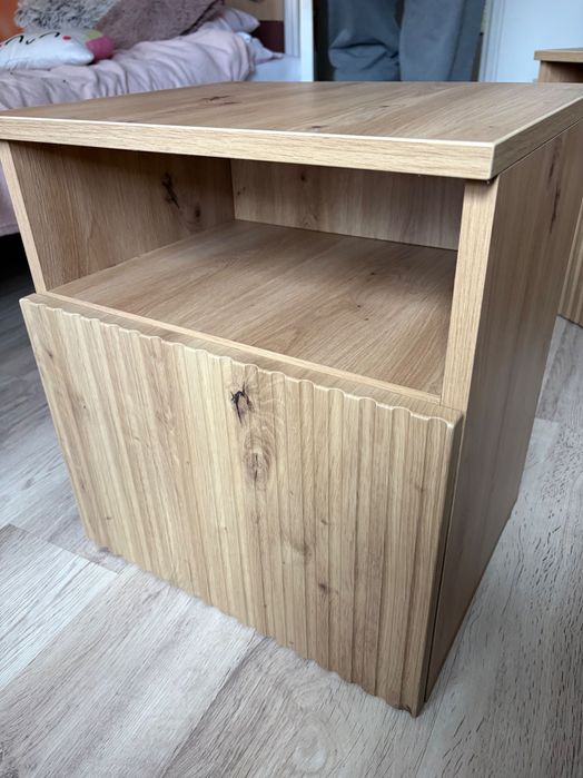 Set 2 noptiere facute la comanda aspect stejar