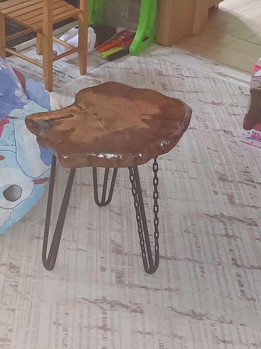 Маса от орехово дърво