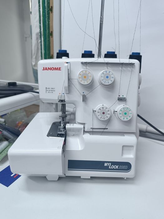 Продам 4-х ниточный оверлог.