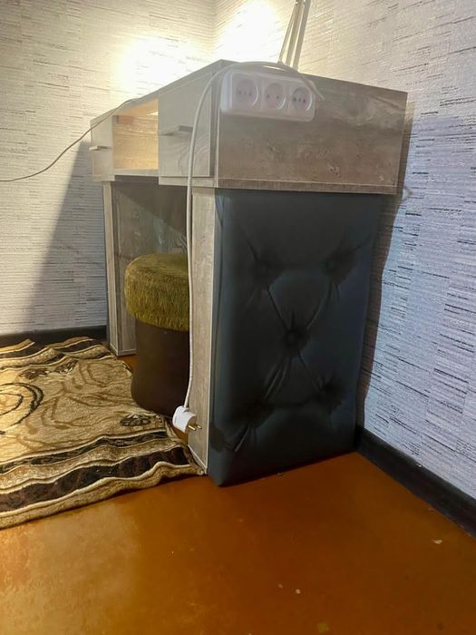 Маникюрный столик