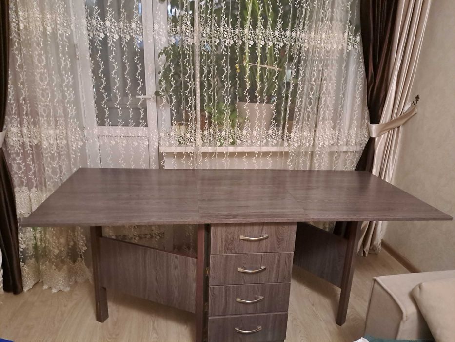 Продам стол-трасформер.