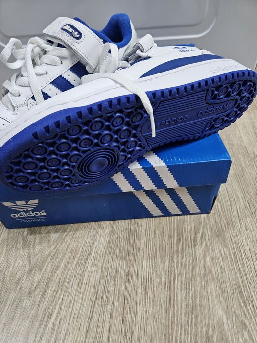 Продам новые кроссовки Adidas